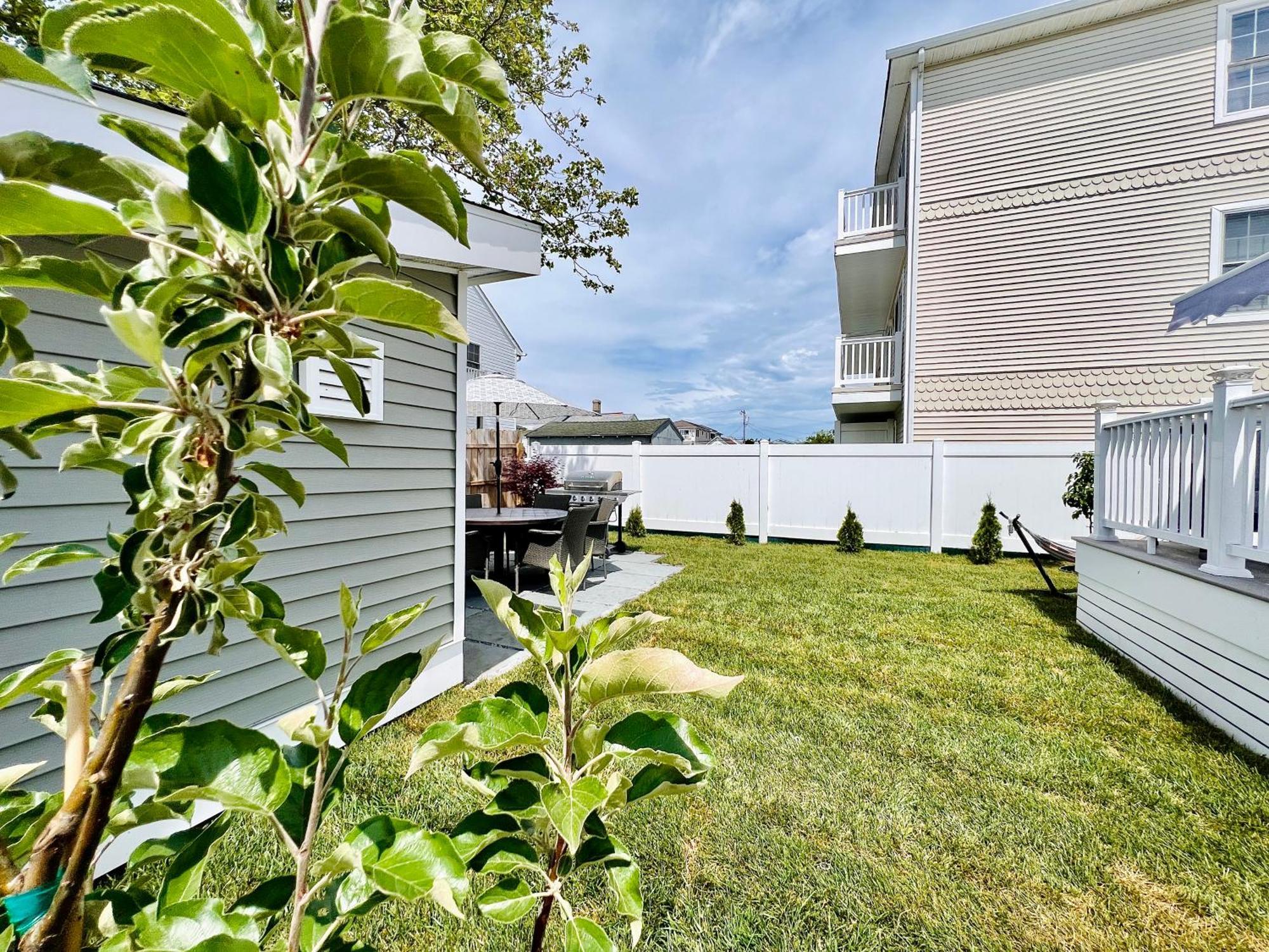 Unique Wildwood 3 Bedroom 1,5 Ba Entire House In The Heart Of Wildwood! Exterior photo